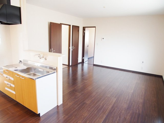 サンライズ通東町【キャッシュバック対象物件】の居間・リビング