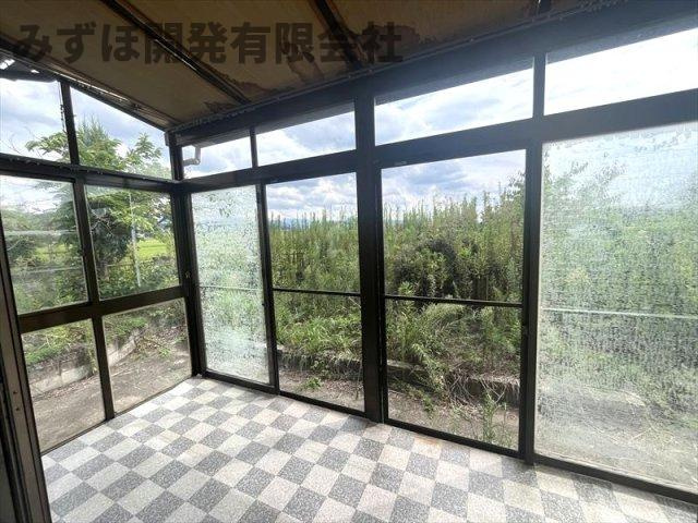 東根市温泉町1-13-1のその他|光が差し込むサンルームです。