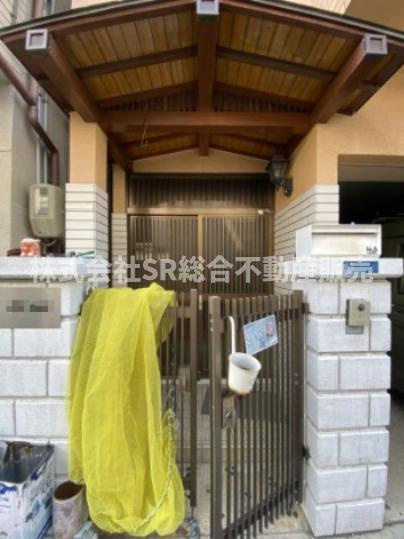 玉串町東2丁目中古戸建の玄関|弊社は住宅ローンに自信あり。
様々にリフォームプランもローンに組み込んでご提案致します！