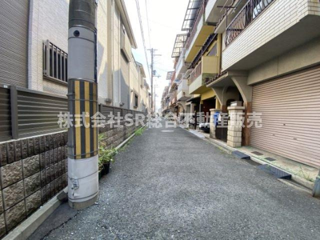 玉串町東2丁目中古戸建の前面道路含む現地写真|弊社は中古戸建のご紹介、その後のリフォームのご提案、
賃貸物件のご紹介、すべてご対応可能です。
お客様にあったプランをご提案致します。
まずはお問合せ下さいませ。