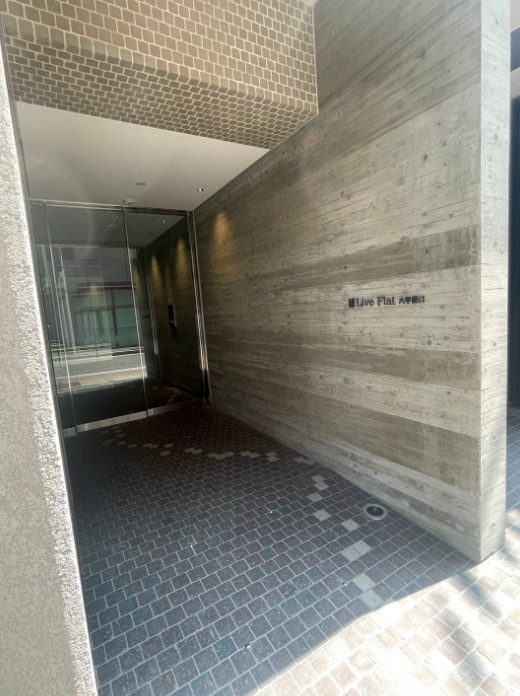 Live Flat六甲桜口のエントランス