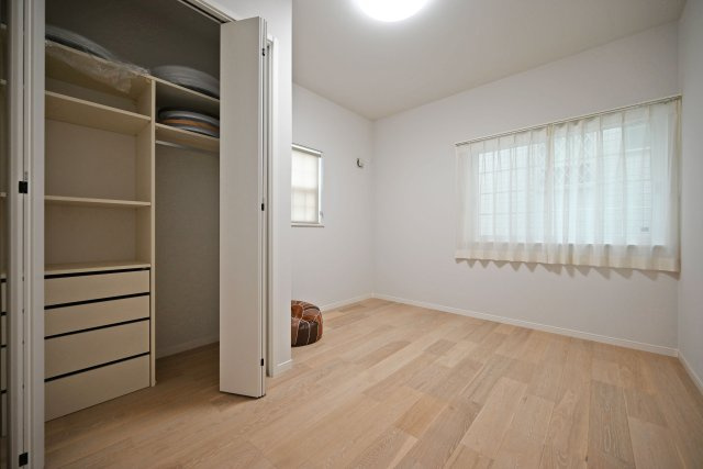 西宮市南甲子園3丁目新築未入居戸建│3SLDK+駐車2台可(車種制限有)の洋室|-納戸6.5帖(1F)-