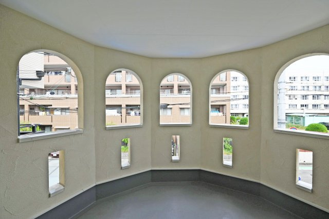 西宮市南甲子園3丁目新築未入居戸建│3SLDK+駐車2台可(車種制限有)のバルコニー|2階主寝室側に面したインナーバルコニーです。
天候に左右されずに洗濯物を干せるので便利ですね。