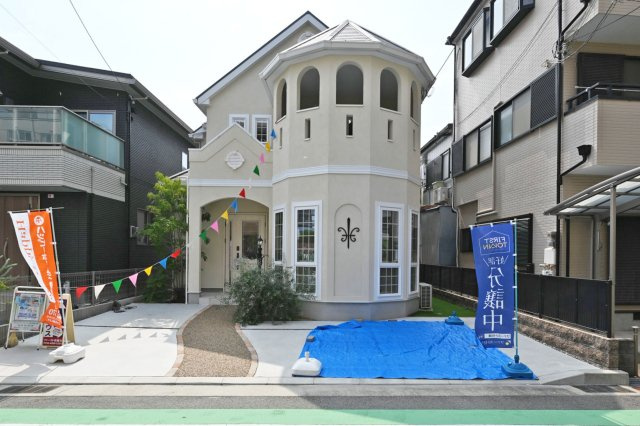 西宮市南甲子園3丁目新築未入居戸建│3SLDK+駐車2台可(車種制限有)の外観|現地外観正面写真です。
皆様からのご連絡心よりお待ちしております。