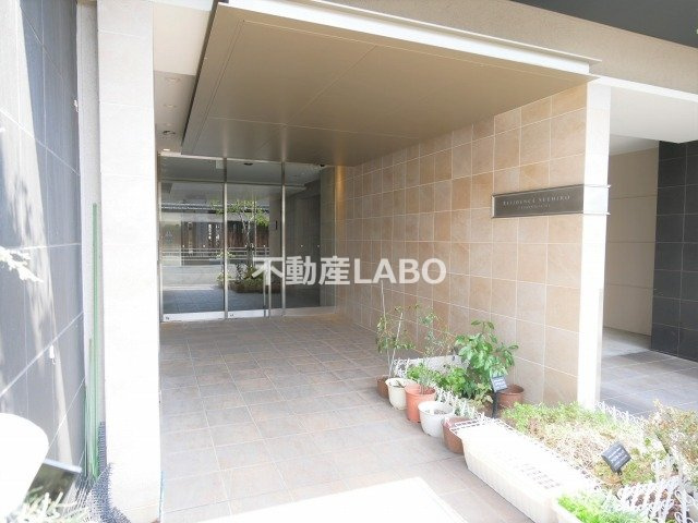 レジデンス・スエヒロ　上本町のエントランス