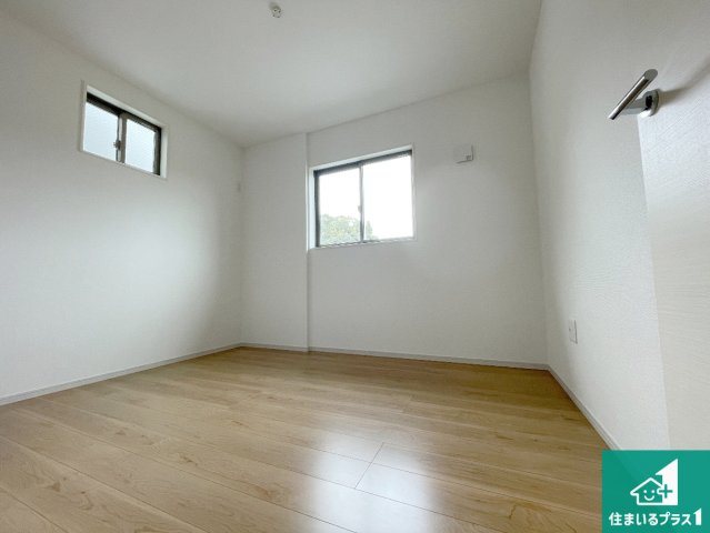 京都市山科区川田西浦町　第1期　新築一戸建ての洋室|シンプルな洋室は、自分好みのインテリアが楽しめます♪ご家族とインテリアや家具を選びに行くのは新築購入時の醍醐味の一つです。ぜひお楽しみください♪