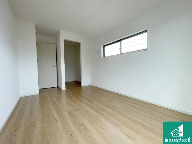 京都市山科区川田西浦町　第1期　新築一戸建ての洋室|シンプルな洋室は、自分好みのインテリアが楽しめます♪ご家族とインテリアや家具を選びに行くのは新築購入時の醍醐味の一つです。ぜひお楽しみください♪