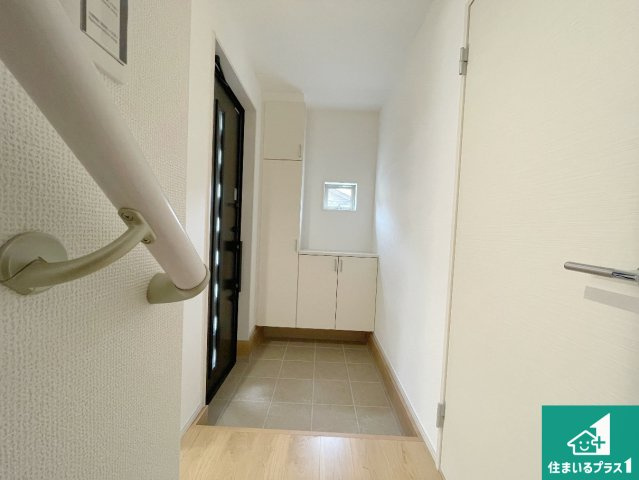 京都市山科区川田西浦町　第1期　新築一戸建ての玄関|シューズボックスにはたくさんの靴が収納できるので玄関周りはいつもスッキリ！ご家族が増えても安心！