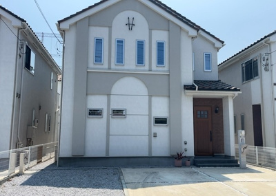 【外観】 | 相模原市南区麻溝台５丁目　5期 | 現地に行くなら、物件の周囲の地形がどうなっているかを見ることも大切です。周辺より低くなっている土地では、大雨などで水が集まりやすいため、地盤が弱くなっているということも考えられるため、注意が必要です。