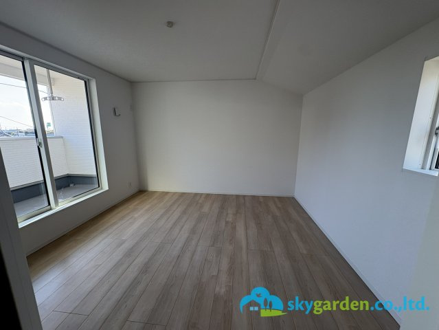 平塚市岡崎第23　新築戸建　全3棟2号棟の洋室