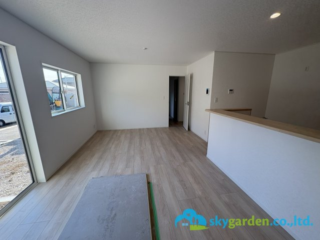 平塚市岡崎第23　新築戸建　全3棟2号棟の居間・リビング