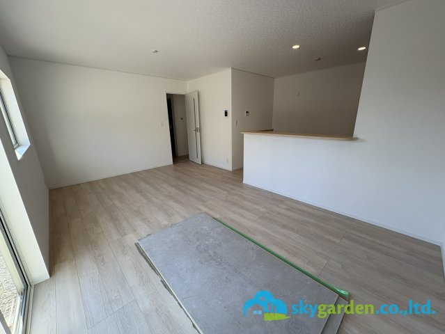 平塚市岡崎第23　新築戸建　全3棟2号棟の居間・リビング