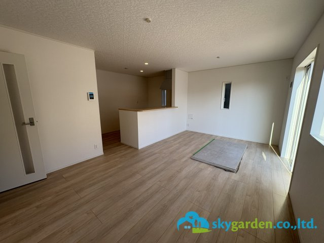 平塚市岡崎第23　新築戸建　全3棟2号棟の居間・リビング