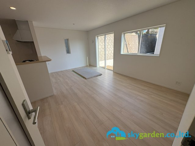 平塚市岡崎第23　新築戸建　全3棟2号棟の居間・リビング