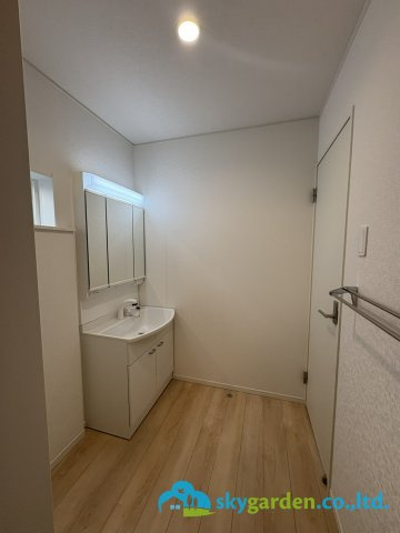 平塚市岡崎第23　新築戸建　全3棟2号棟の脱衣所