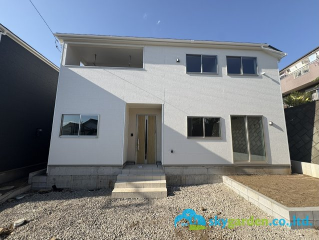 平塚市岡崎第23　新築戸建　全3棟2号棟の前面道路含む現地写真