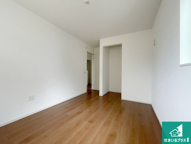 京都市山科区川田西浦町　第1期　新築一戸建ての洋室|シンプルな洋室は、自分好みのインテリアが楽しめます♪ご家族とインテリアや家具を選びに行くのは新築購入時の醍醐味の一つです。ぜひお楽しみください♪