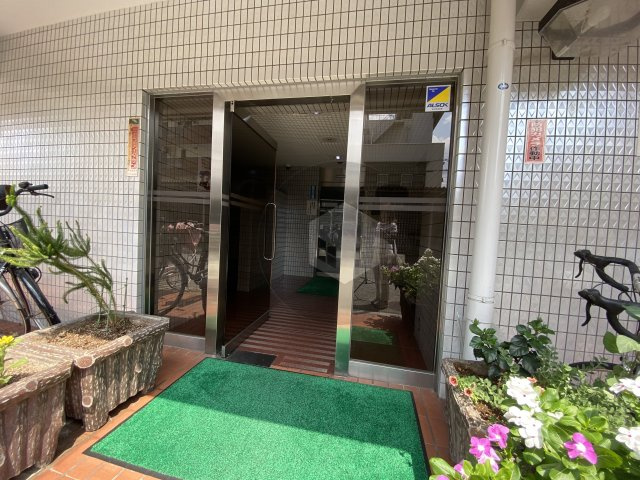 シャトー寿楽のエントランス