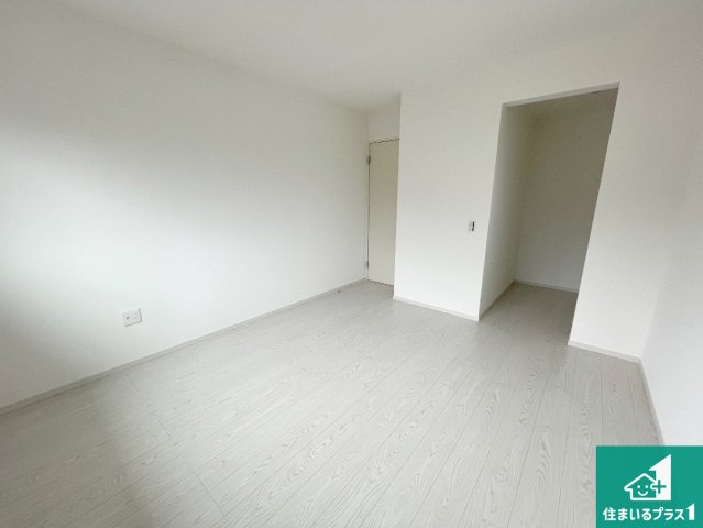 京都市山科区川田西浦町　第1期　新築一戸建ての洋室|シンプルな洋室は、自分好みのインテリアが楽しめます♪ご家族とインテリアや家具を選びに行くのは新築購入時の醍醐味の一つです。ぜひお楽しみください♪