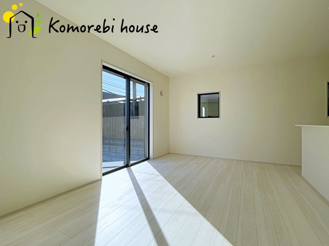 さいたま市見沼区深作　4期　新築一戸建て　リーブルガーデン　01の居間・リビング|26.1.8撮影済み