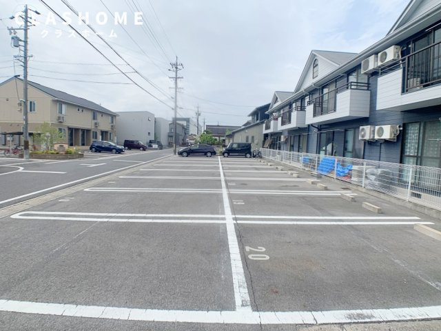 翼ハイツ　2号館の駐車場
