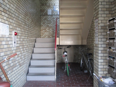 【その他共用部分】 | 新大阪東ビル | 共用階段です