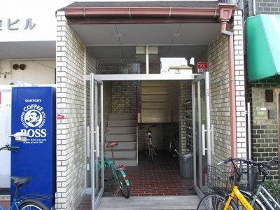 【エントランス】 | 新大阪東ビル | タイル貼りのエントランスです