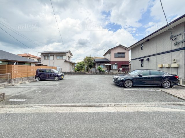 ハイネス迎野の駐車場|駐車スペースもあります☆