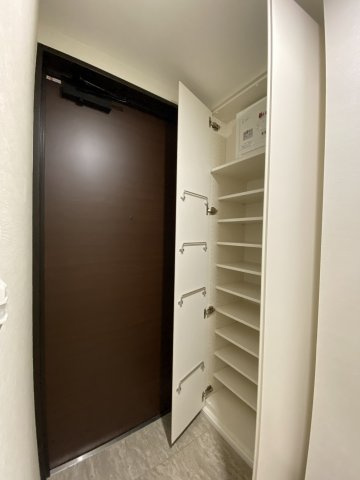 ザ・レジデンス東京駅前の玄関