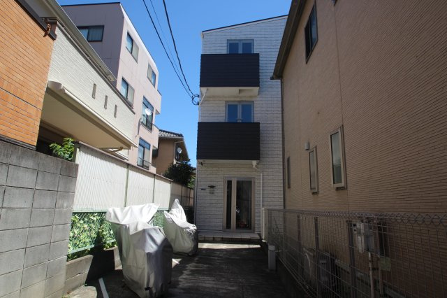 ＥＡＳＴ ＢＬＵＥ ＳＵＷＡ‘08　バイク駐輪場