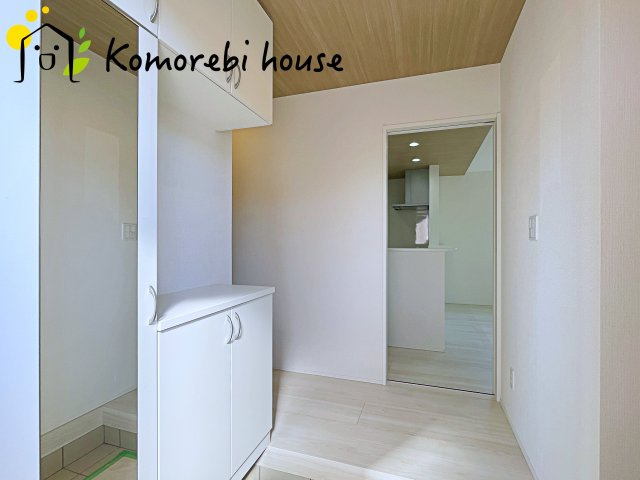 比企郡川島町中山　11期　新築一戸建て　グラファーレ　04の玄関|落ち着いた玄関です