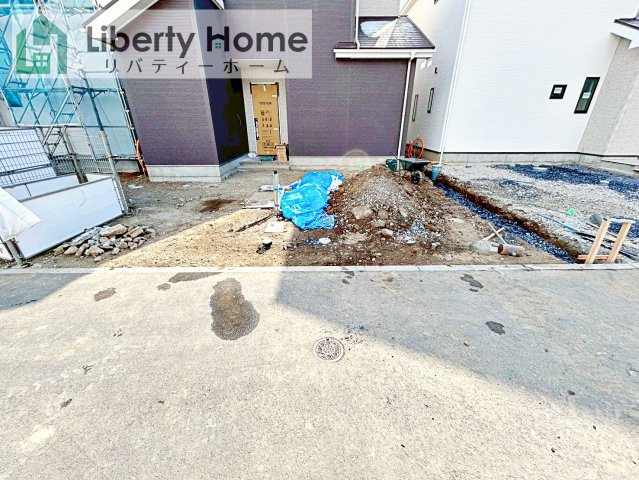 日立市西成沢町2丁目23-P1　新築戸建　9号棟の前面道路含む現地写真