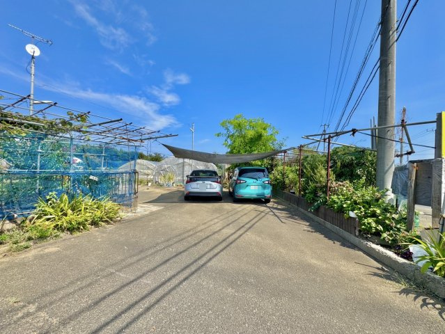 鉾田市滝浜中古戸建の駐車場