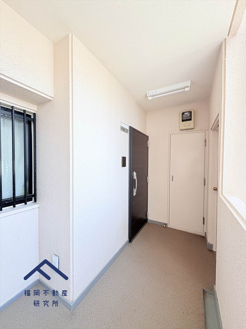 コスモ小戸の玄関