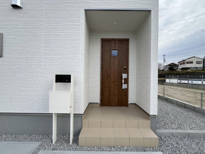 【玄関】 | 【20万円ｷｬｯｼｭﾊﾞｯｸ対象物件】リーブルガーデン斑鳩町龍田3丁目 全2棟 2号棟