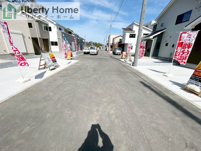 日立市西成沢町2丁目23-P1　新築戸建　10号棟の前面道路含む現地写真