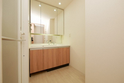 【洗面所】 | CITY SPIRE難波グレイス | 脱衣スペースもあります