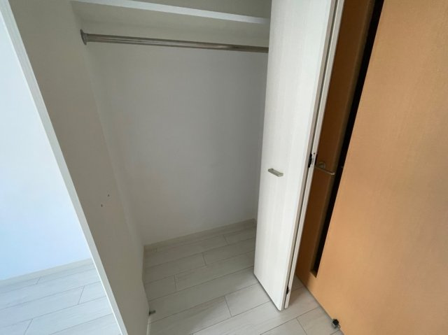 エスリード京橋WESTの収納|(参考)同マンション反転タイプの間取部屋写真