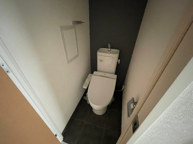 エスリード京橋WESTのトイレ|(参考)同マンション反転タイプの間取部屋写真