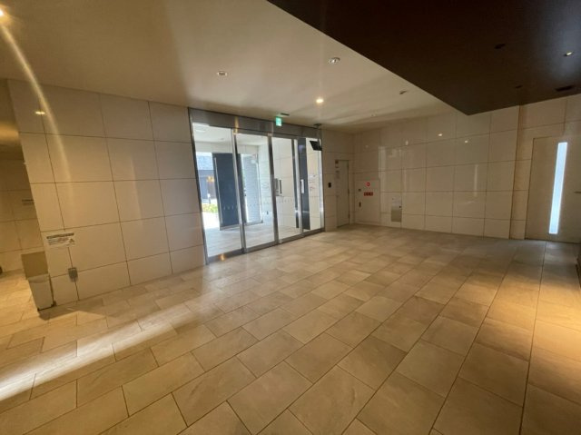 エスリード京橋WESTのロビー