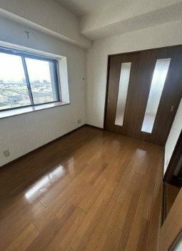 アイランドヒルズの洋室