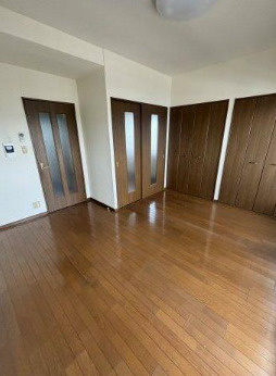 アイランドヒルズの居間・リビング