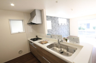 【キッチン】 | 彦成17期 | 3口コンロにグリル付き