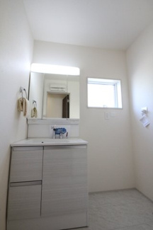 【独立洗面台】 | 彦成17期 | 白を基調とした使い勝手の良い洗面台