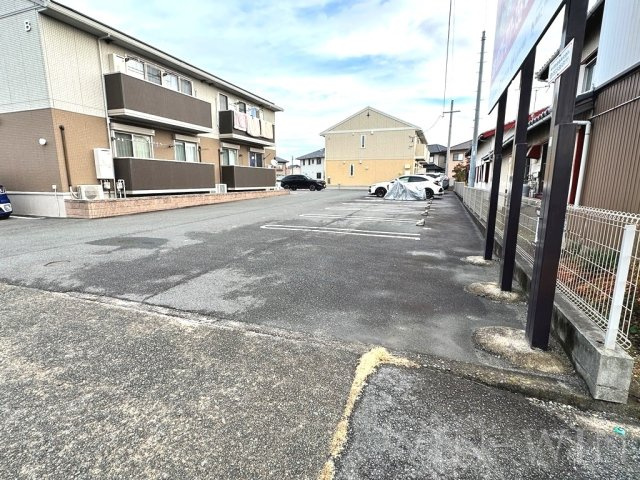 ハイム杉山 A棟の駐車場