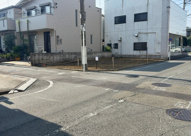 【外観】 | 土地購入を検討されている場合、境界杭がない状態で購入してしまうと境界確定測量をする必要があり、費用がかかります。購入の前に、売主、隣土地所有者立ち合いのもと境界を確定し境界杭を設置するのがベストです。