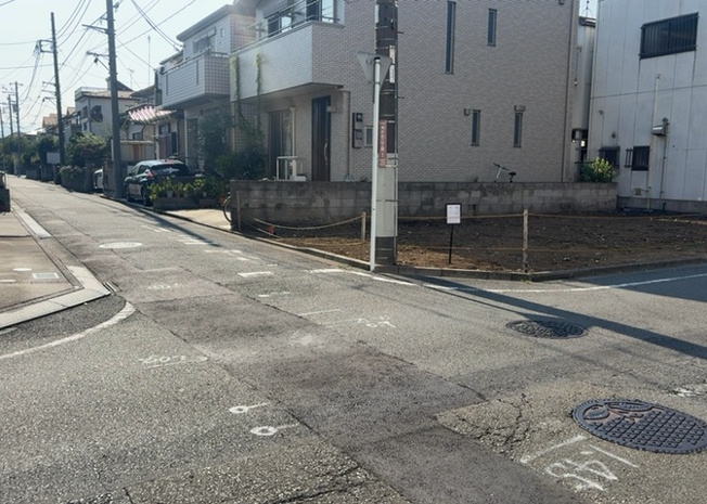 【外観】 | 人が暮らすうえで日光は大切な要素となります。日当たりの良さは譲れないポイントですね。併せて近くに大きな建築物の建築予定がないか、あるいはそれが可能な土地が近くにないか事前に確認することもお勧めします。