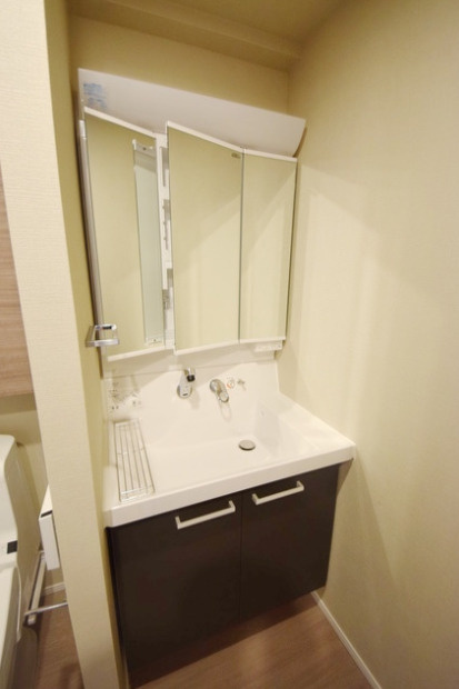 江東区アルテシモコルソの独立洗面台|朝の支度にも助かる、独立の洗髪洗面化粧台
