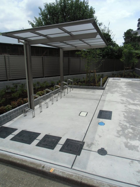 (シニア限定)ベルデ深沢のその他共用部分|屋根付き駐輪場