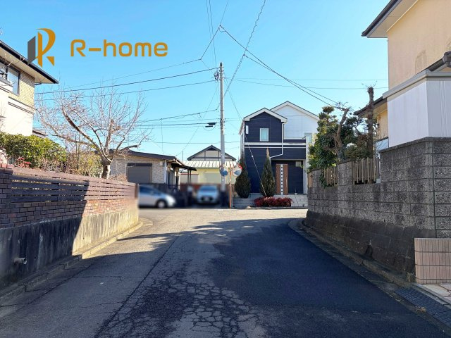 牛久市田宮町27期　新築戸建て　1号棟の前面道路含む現地写真|『今から見たい！』大歓迎です♪
お気軽にＲ－ｈomeまでお問い合わせください。